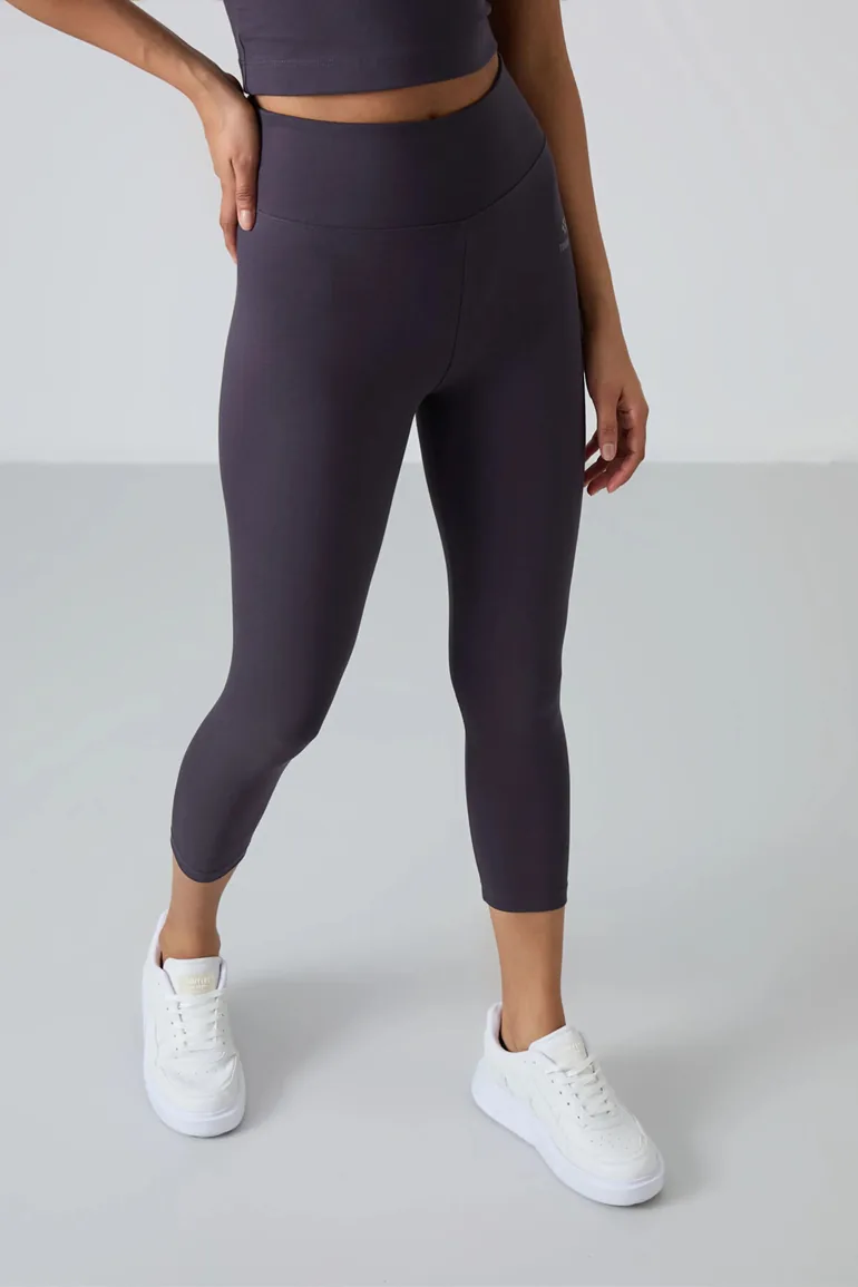 TOMMY Women's Sleeveless Active Set With Capri Leggings - 4