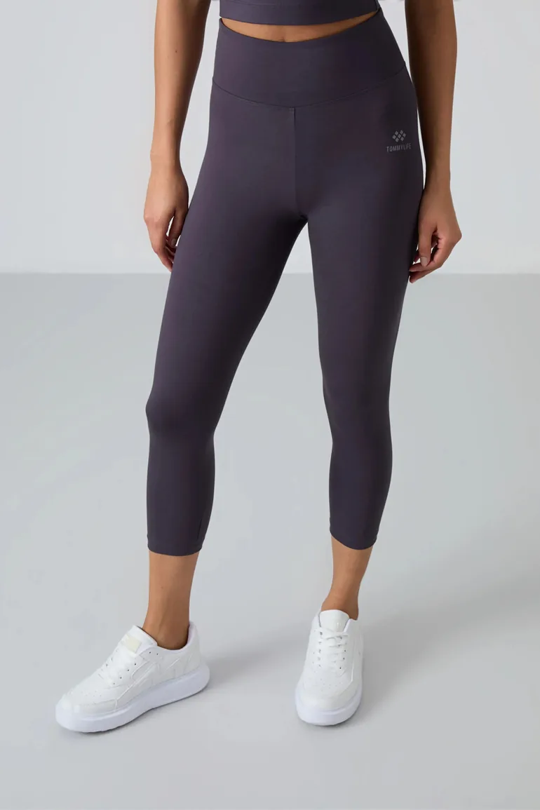TOMMY Women's Sleeveless Active Set With Capri Leggings - 5