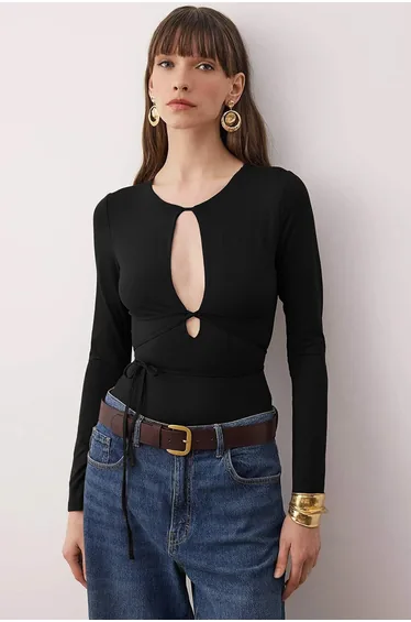 Black plain v-neck long knitted sandy body