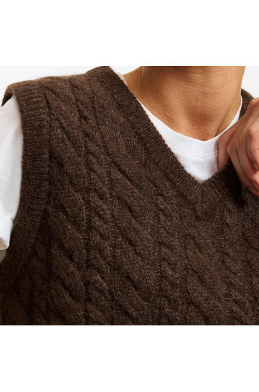 Sleeveless Alpaca Blend Cable Knit V-Neck Jumper/Sweater product thumbnail 3