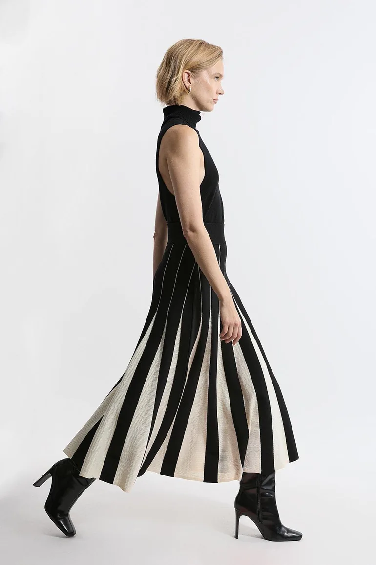 Pointelle Knit Colour Blocked Pleated Skirt
