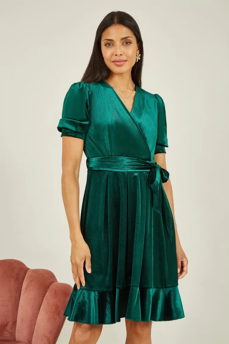 velvet skater dress green Mela Green Velvet Long Sleeve Skater Dress – Envy Boutique main image 0