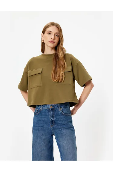 Capped Pocket Detailed Short Sleeve Crew Neck Crop T-Shirt