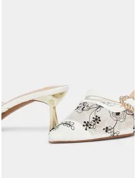 Embroidered Pointed Toe Shoes - 3