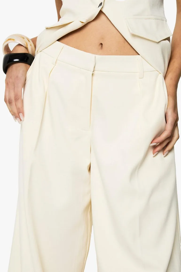 Pleated Extreme Wide Leg Tailored Trouser - cream - 3