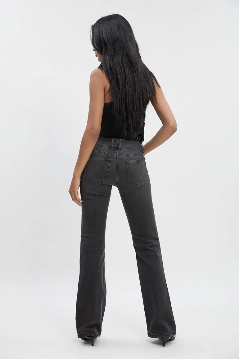 Low Waist Double Button Flared Jean - washed black - 1