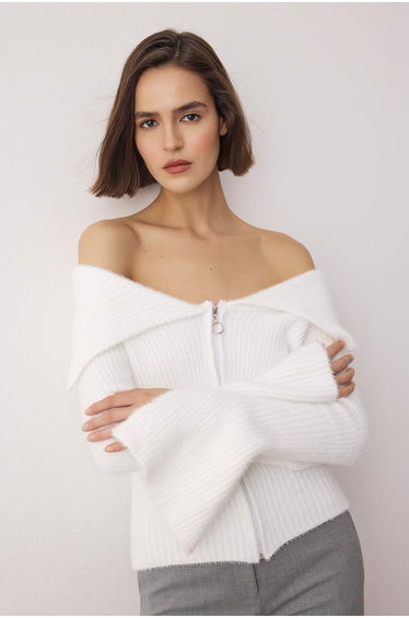 White soft textured zippered turn-down collar body-hugging spanish sleeve knit cardigan