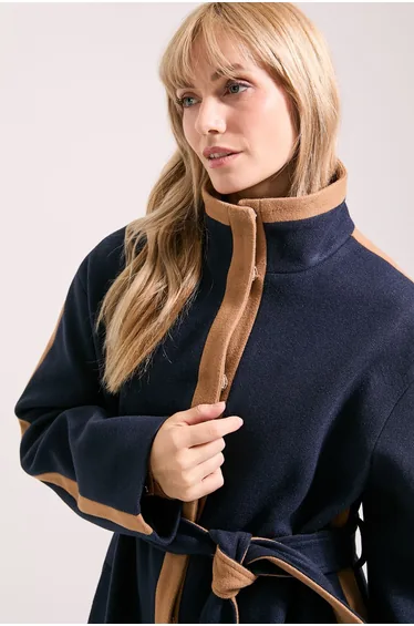 معطف بياقة عالية