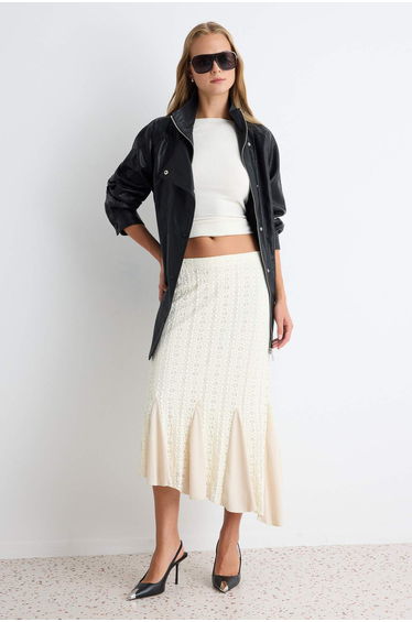 Ecru Plain Ruffle Detailed Hem Asymmetrical Lace Lined Midi Knitted Skirt