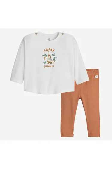 T-Shirt/Leggings Outfit