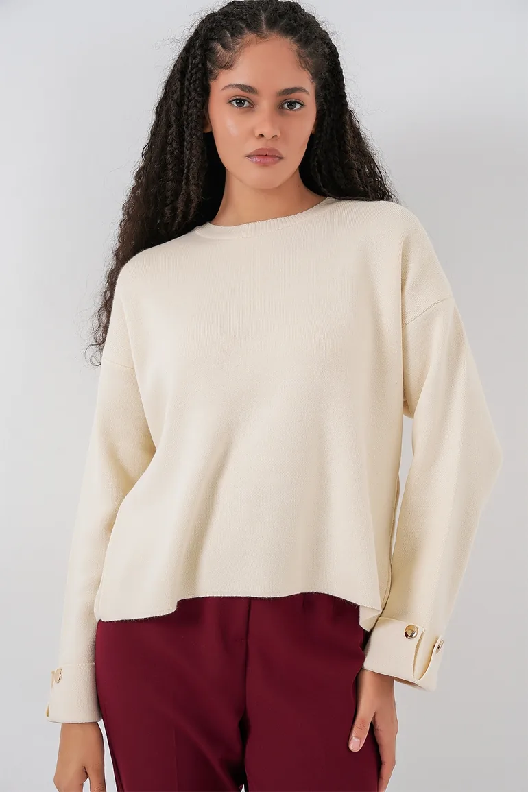 Women's oversize knitwear sweater with cufflinks