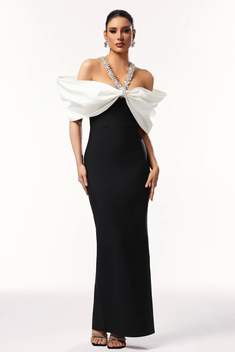 فستان ماكسي بقصة مستقيمة مزين بالخرز بياقة هالتر