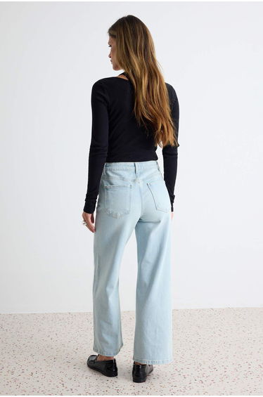 Blue Medium Stretch Regular Waist Culotte Jeans product thumbnail 4