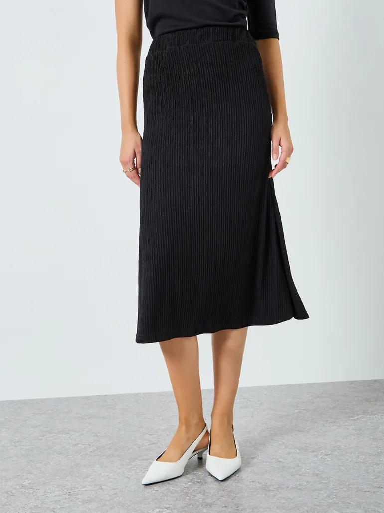 Women Black Solid Textured Midi Skirt - 1