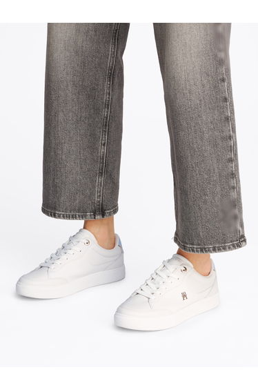 ESSENTIAL CHIC COURT SNEAKER