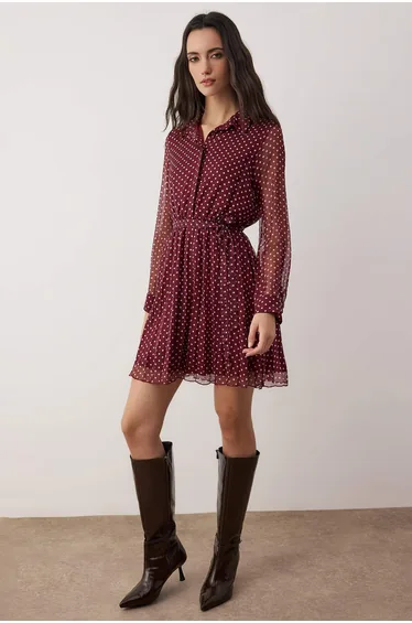 فستان قصير بحزام بطبعة منقطة - أحمر