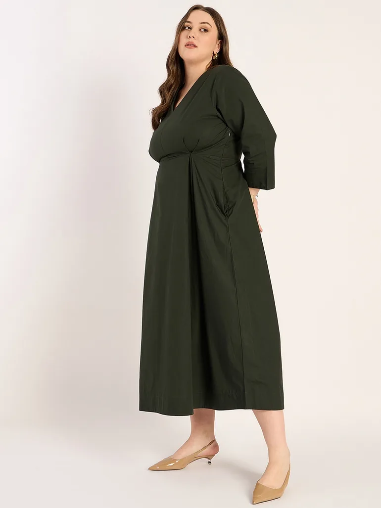 Plus Size V Neck Pleated A-Line Midi Dress - 2