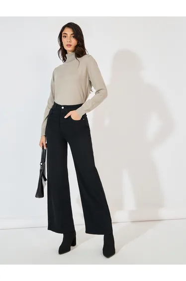 High Rise Flared Jeans with Pockets
