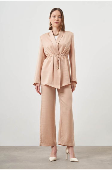 Mizalle Drawstring Rope Detailed Satin Jacket