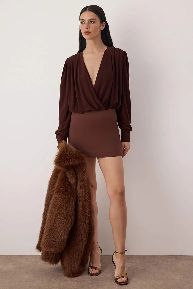 Dark brown double breasted v neck long padded bottom snap knit sandy chic/night body