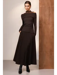 Easygoing Side Pocket A-Line Maxi Skirt in Brown for Gallery Openings & Museum Visits - 3