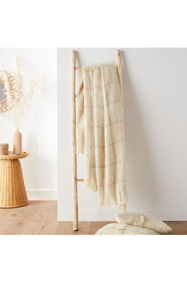 Sarna Checked Throw with The Feel of Mohair