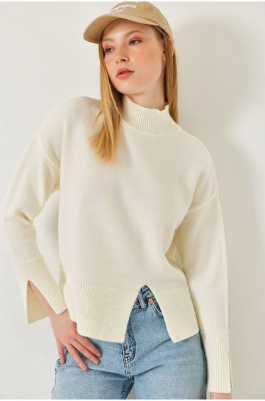LUCCI Relaxed Fit Turtleneck Sweater with Slit