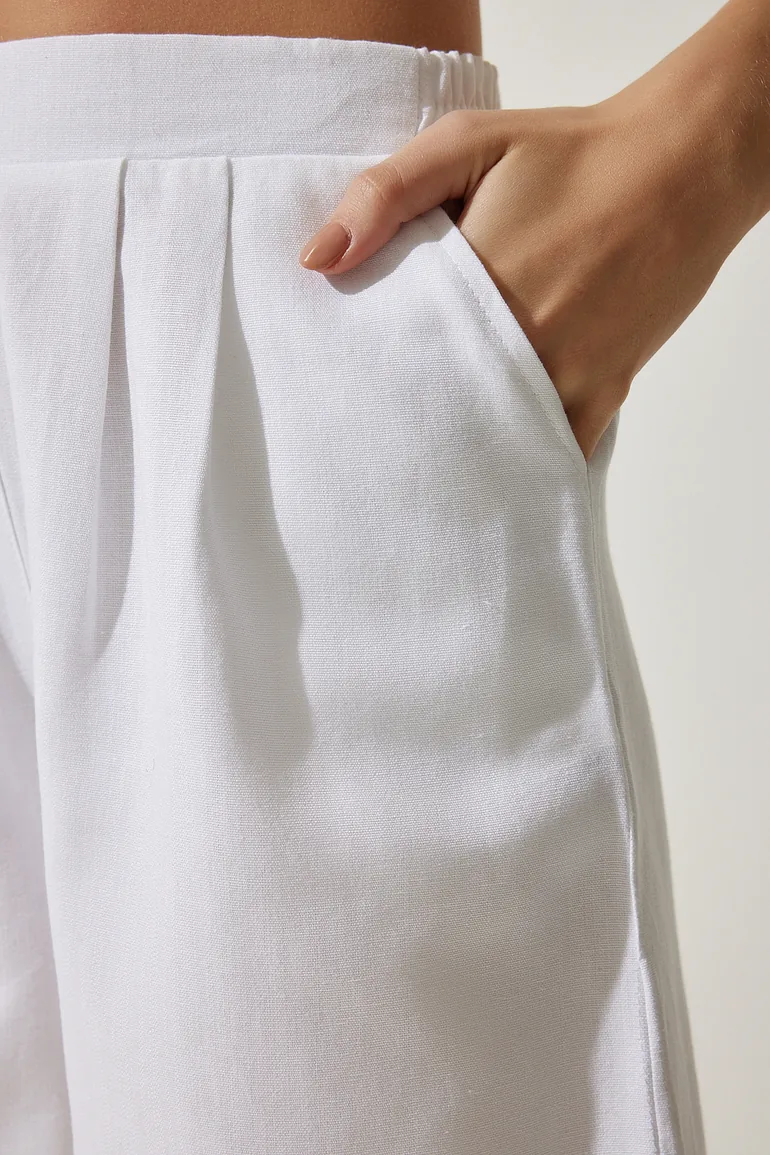 Women's White Pocket Linen Shorts - 7