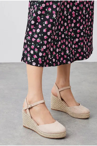 Rumor Closed Toe Wedges