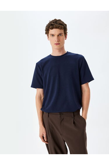 Basic T-Shirt