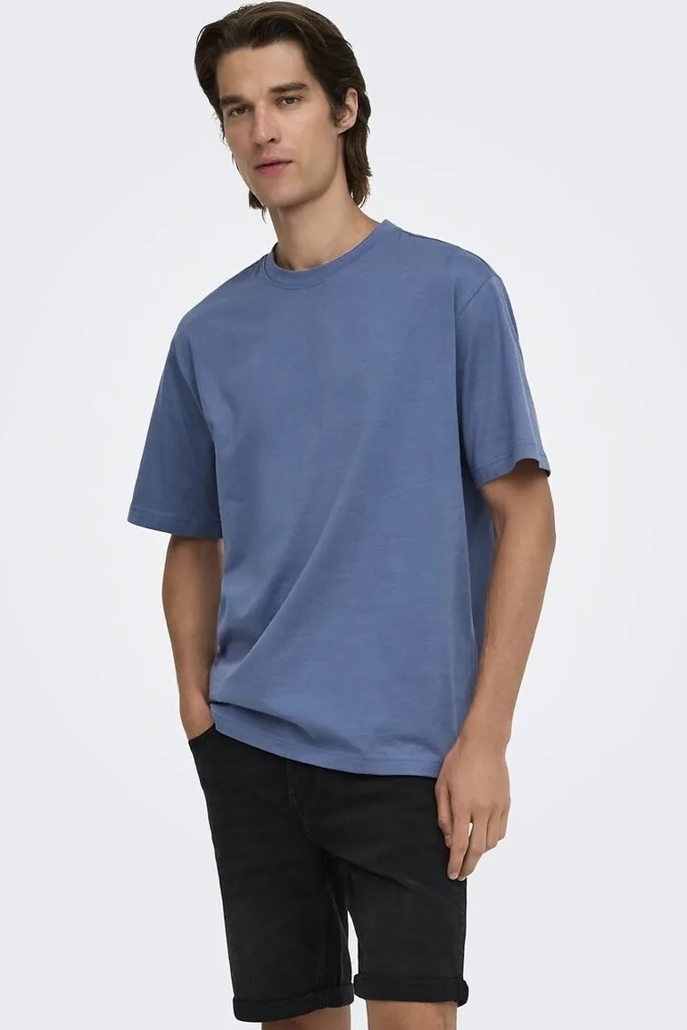 Organic Cotton T-Shirt in Loose Fit with Crew Neck - 1