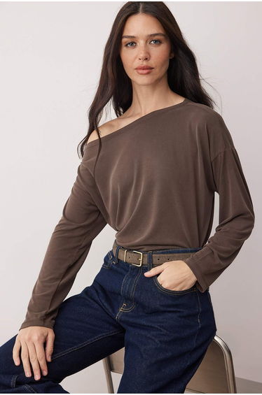 Brown modal more sustainable boat neck relaxed/comfortable cut knitted blouse