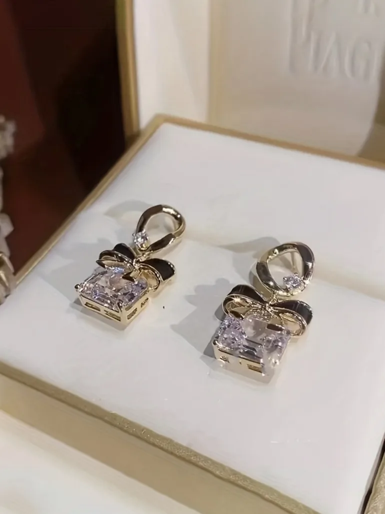Dangle Earrings with Bow Detail - 4