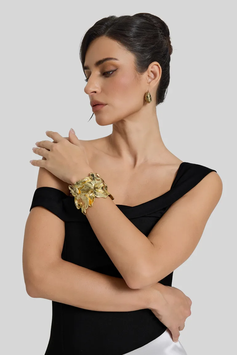 Metal Textured Flowers Bracelet - 1