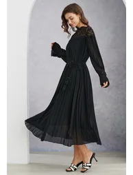 Rose String Lace Spliced Pleated Midi Dress in Black - 3