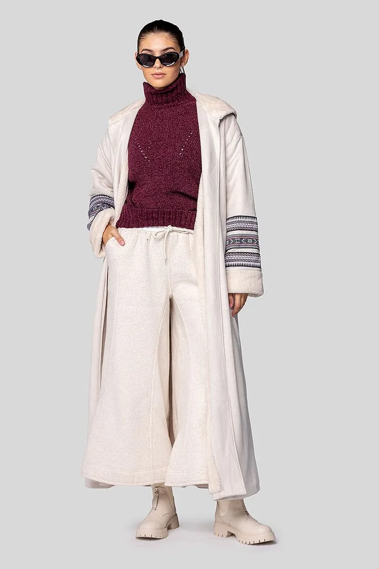 Long farwa with sleeve details