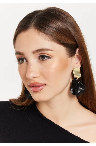 Black in Gold Petal Shinny Earrings