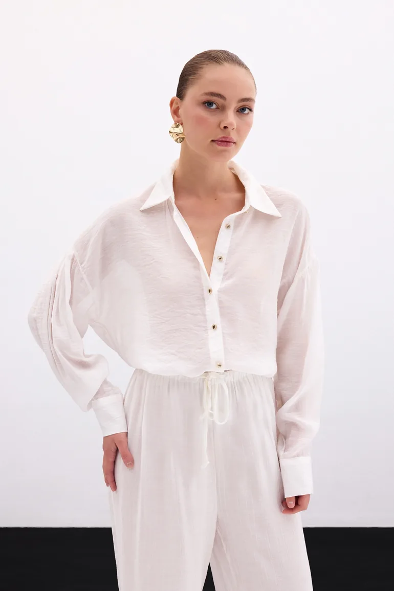 Thin Shirt with Button Accessories