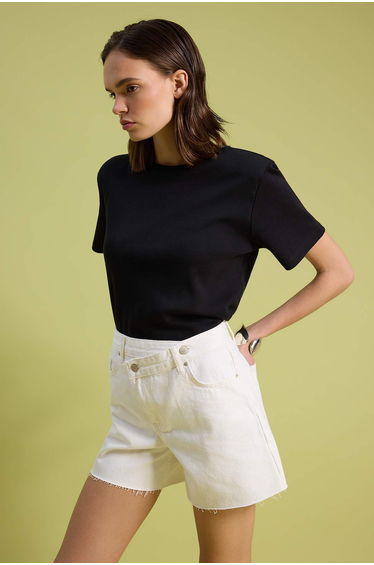 White Asymmetrical Waist Detailed City Boy Denim Shorts product thumbnail 2