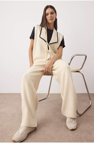 Ecru Vest-Pants Knitwear Bottom-Top Set
