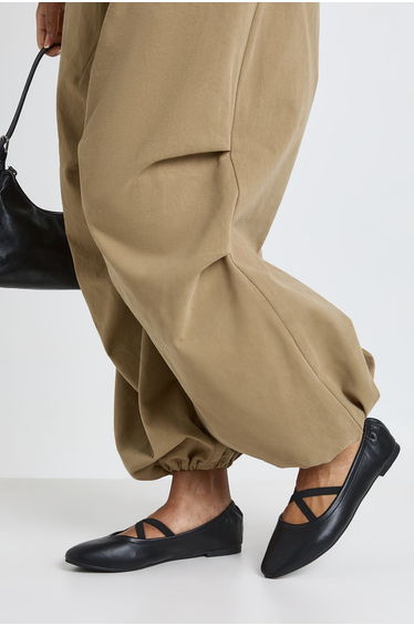 Elasticated Mary Jane Strap Detail Ballet Flats - black