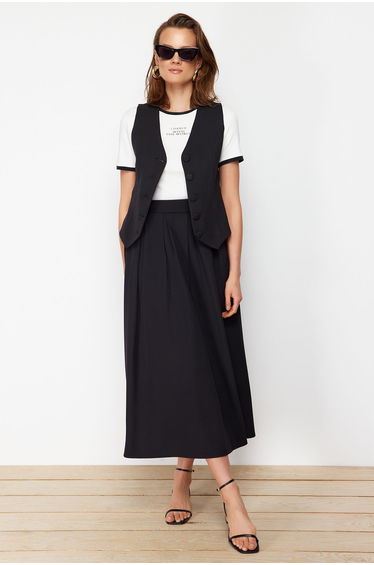 Black Pleated Woven Skirt
