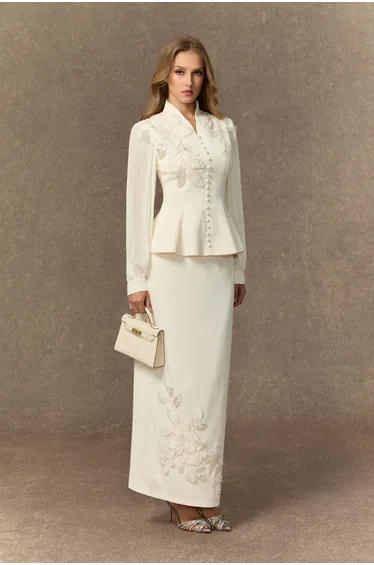 طقم سانفير باللون الأبيض