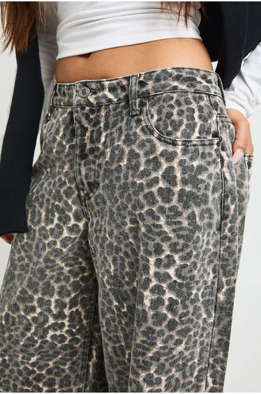 Petite Leopard Print Mid Waist Loose Fit Wide Leg Jean - leopard product thumbnail 4