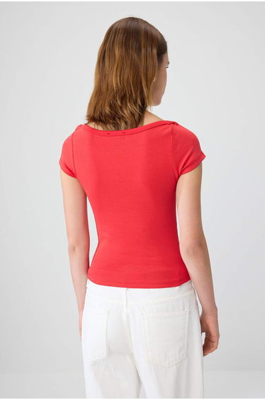 Red Printed Fitted Boat Neck Standard Short Sleeve Flexible Knitted T-Shirt product thumbnail 4