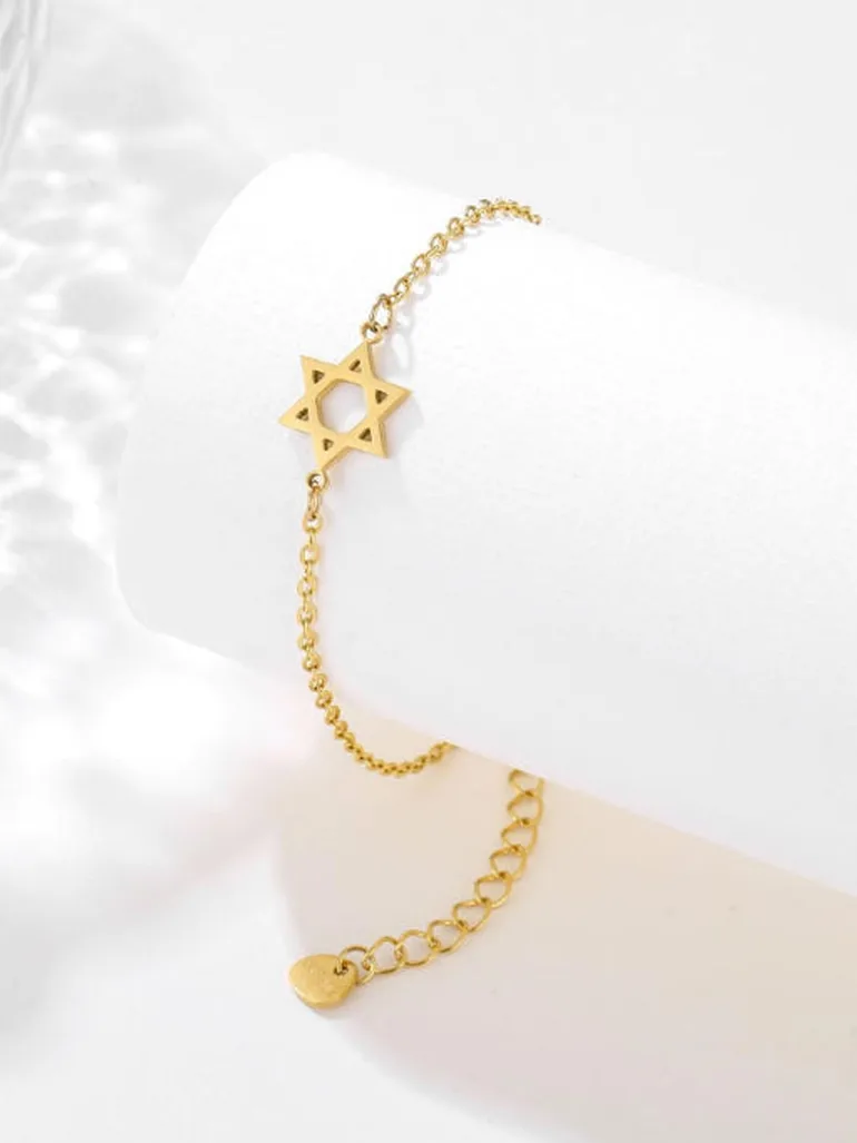 Gold-Tone Star Detail Bracelet - 3