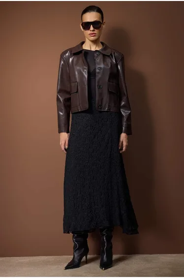 تنورة ترينديول موديست ميداكسي سوداء